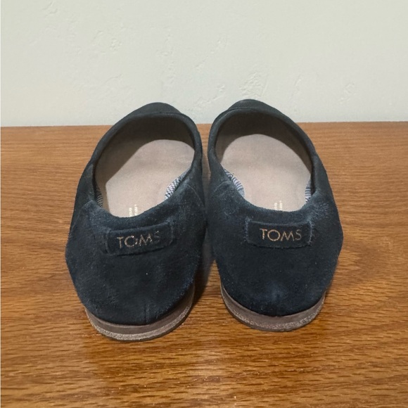 Toms Jutti Flats in Black. Size 7.5. - Picture 4 of 4